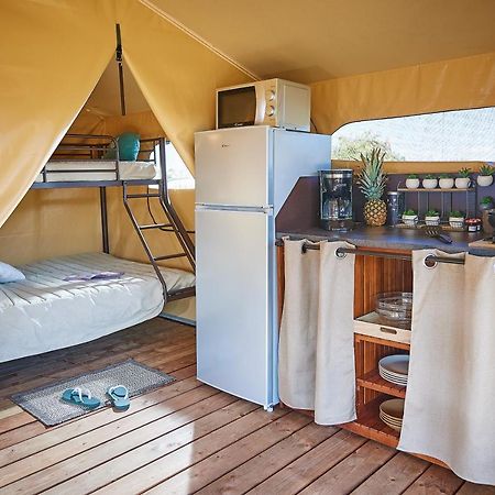 Camping Des Papillons Lalizolle Eksteriør billede