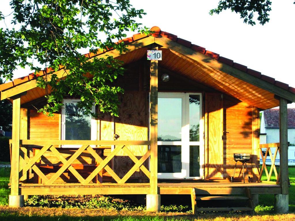 Camping Des Papillons Lalizolle Eksteriør billede