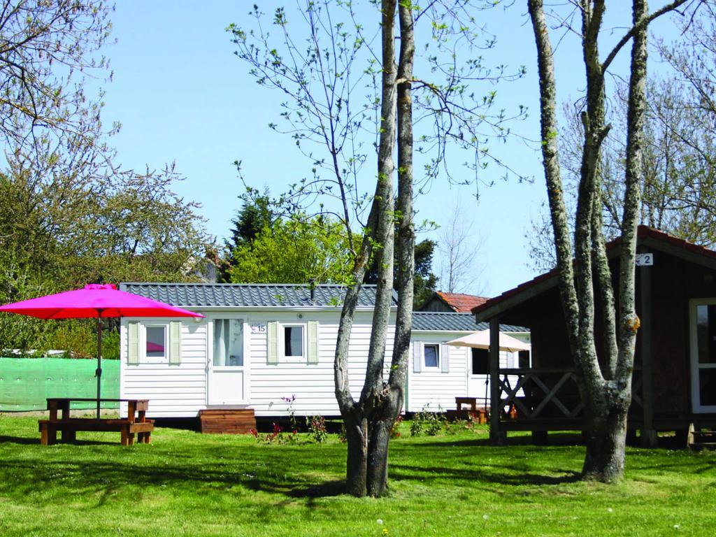 Camping Des Papillons Lalizolle Eksteriør billede