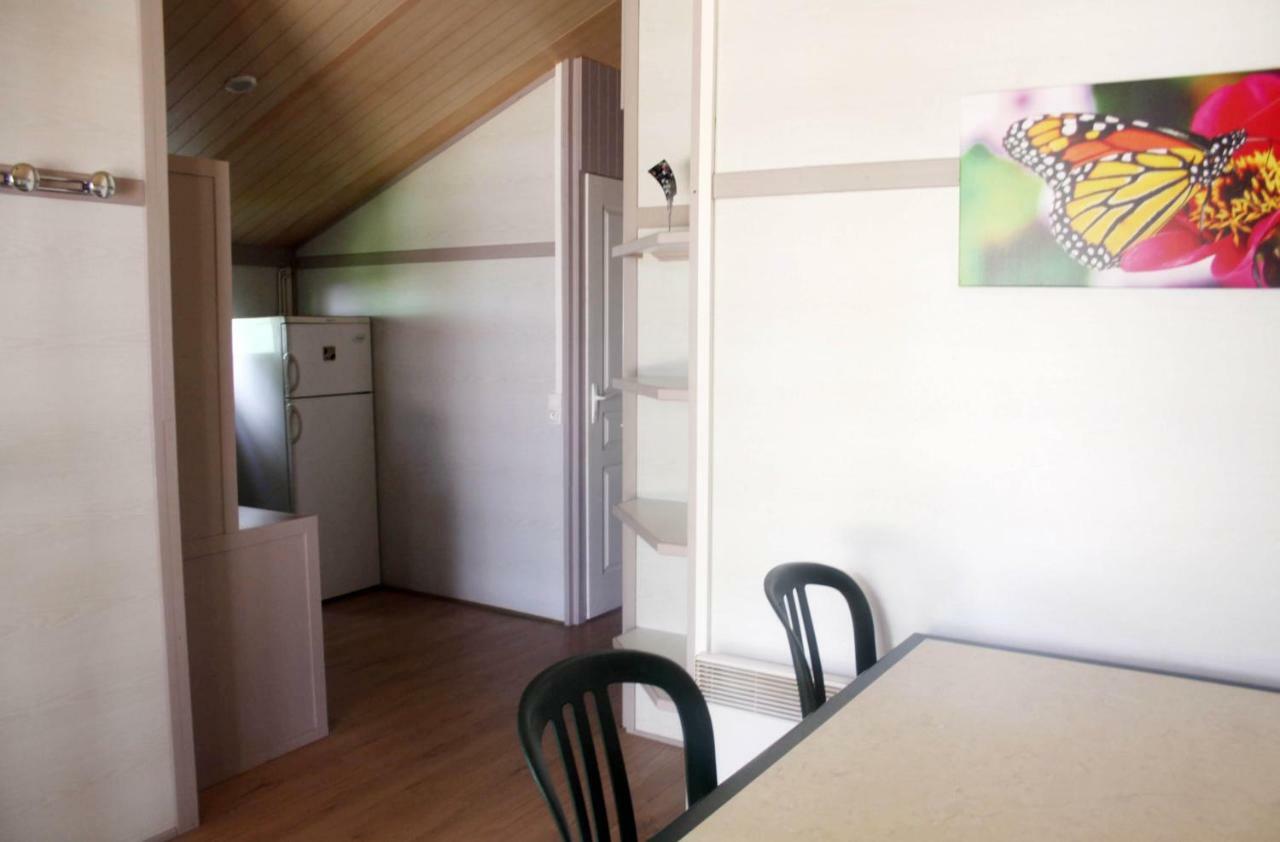 Camping Des Papillons Lalizolle Eksteriør billede