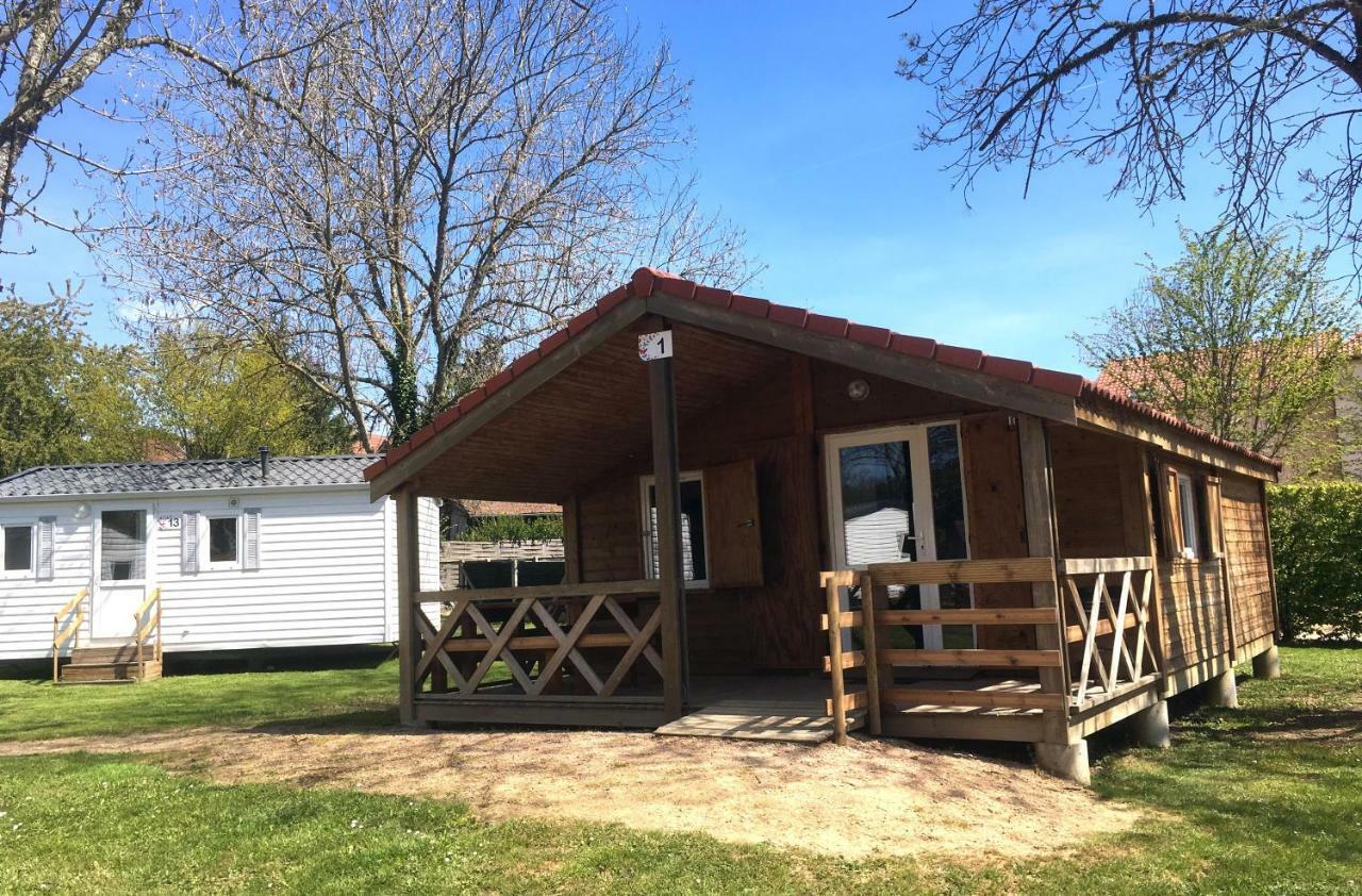 Camping Des Papillons Lalizolle Eksteriør billede
