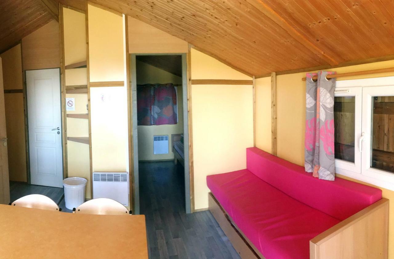 Camping Des Papillons Lalizolle Eksteriør billede