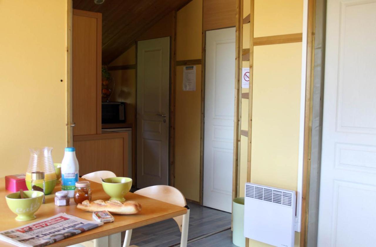 Camping Des Papillons Lalizolle Eksteriør billede