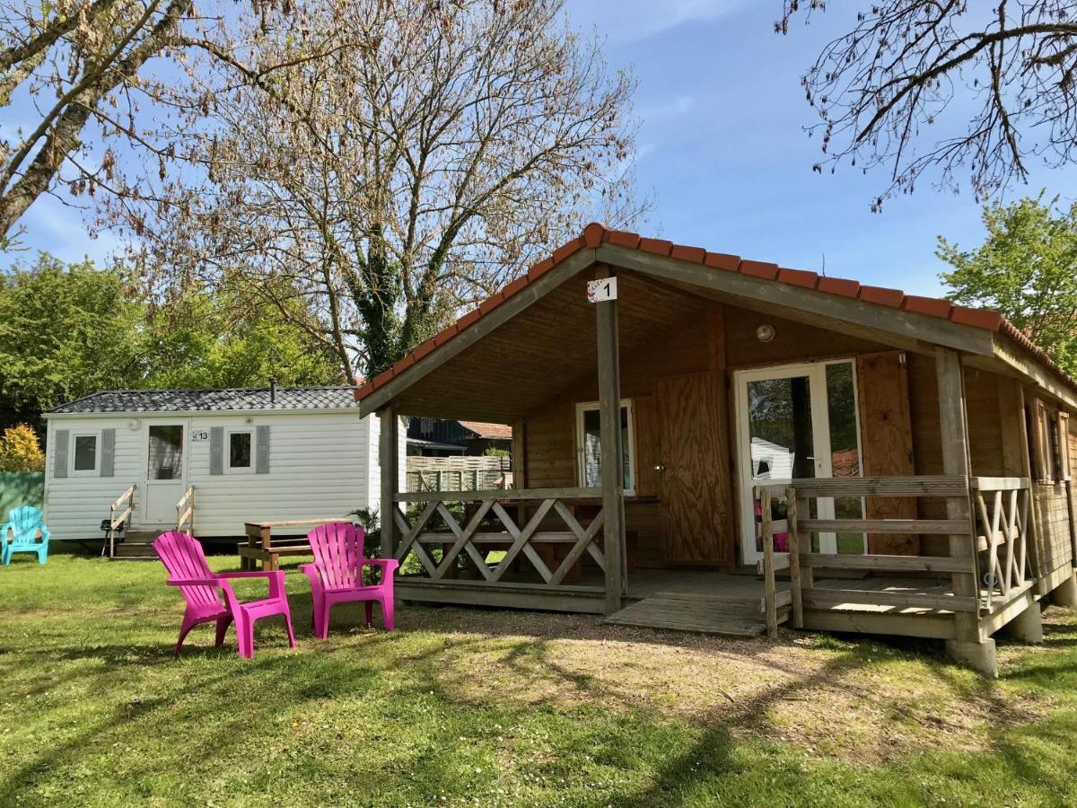 Camping Des Papillons Lalizolle Eksteriør billede